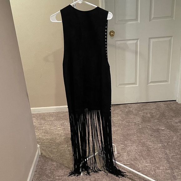 Black Fringe Sleeveless Vest - Picture 3 of 3